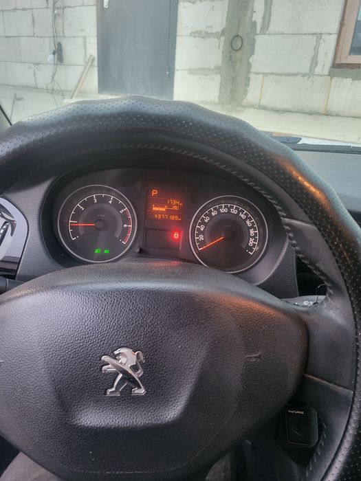 Peugeot 301 полная комплектация