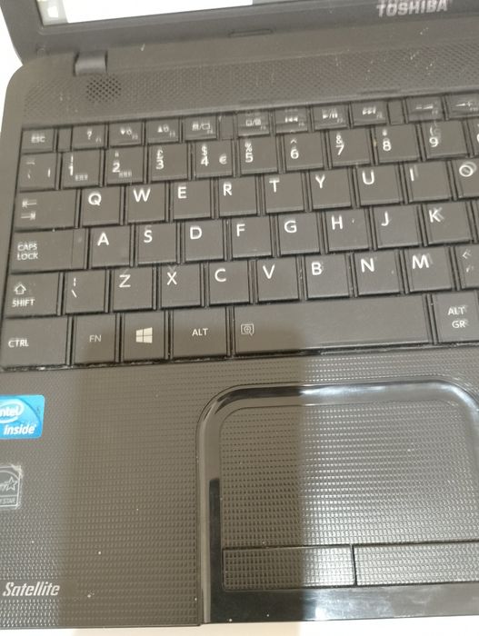Продавам лаптоп Toshiba Windows 10pro