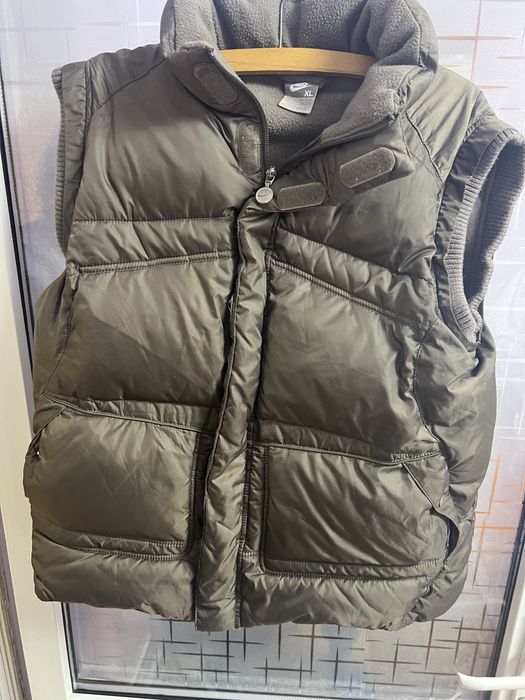 Vand veste Nike marimea 13-15 ani