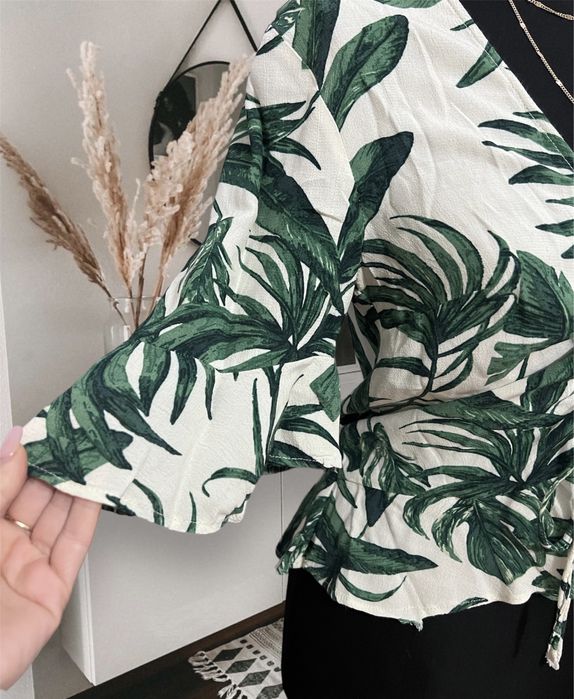 Bluza H&M tropical verde alb volane