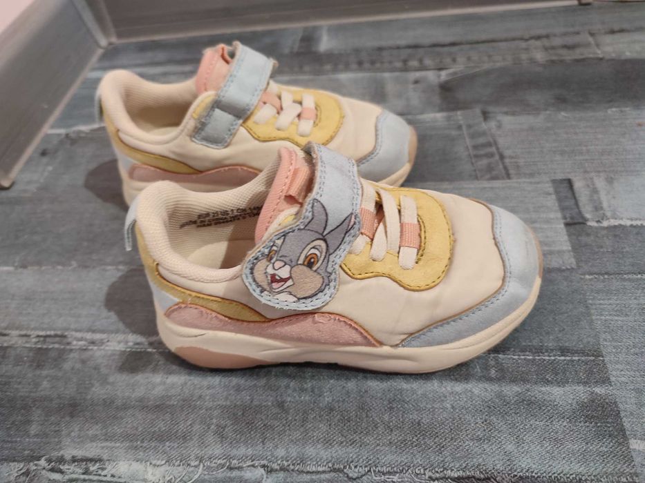 Маратонки Adidas, Nike, HM