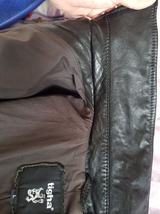 Vand geaca Tigha, marime L. Stare impecabila.