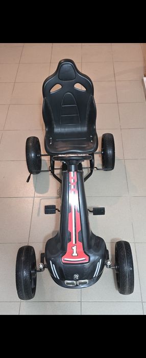 Kart cu pedale si roti cauciuc