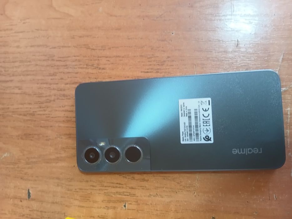 Продам смартфон REALME c65