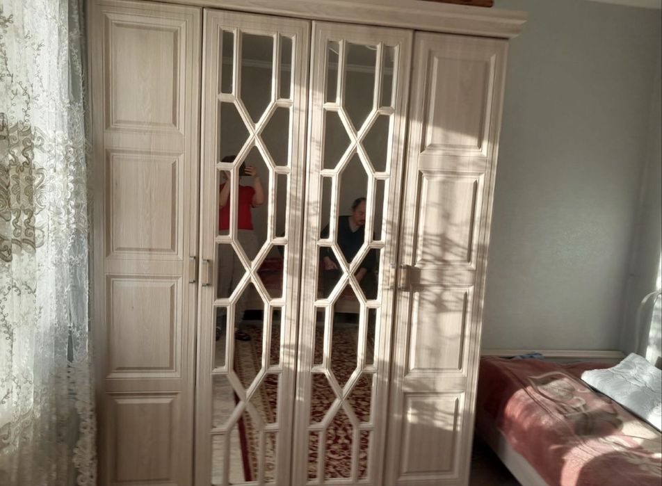 Продам шкаф четырехдверный