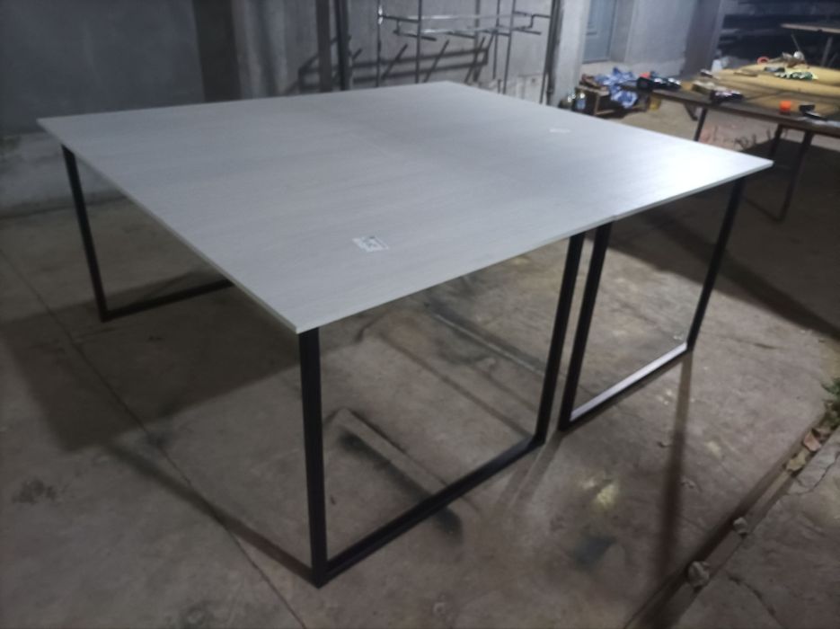 Продам срочно 2 стола ,можно по отдельности