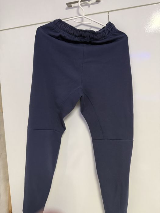 Тъмно син Nike tech fleece