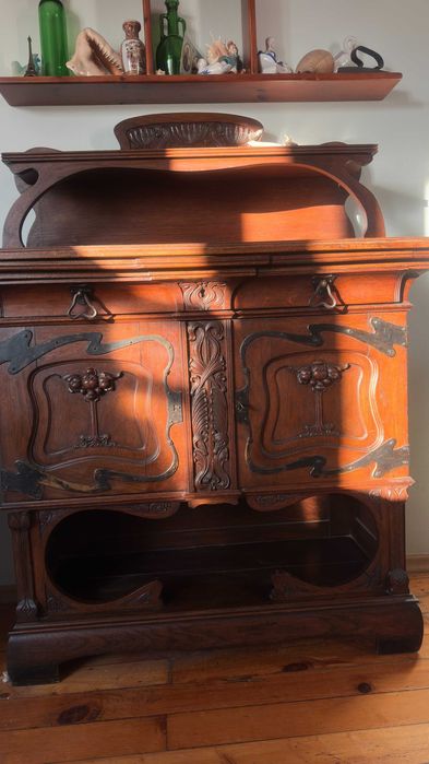 Уникален антикварен бюфет "Сецесион" с масивен метален обков и дърворезба