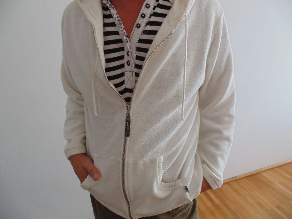Vand un sfeter alb din bumbac. tom Taylor