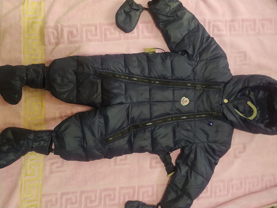 Продам детскую комбинезон MONCLER