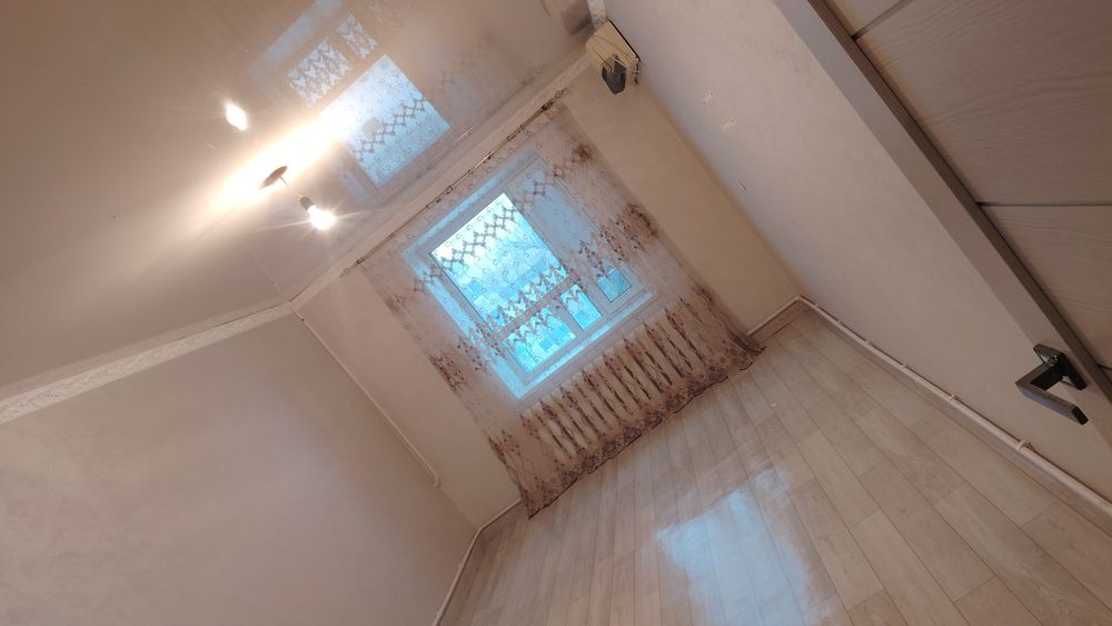 Үш бөлмелі пәтер сатылады.