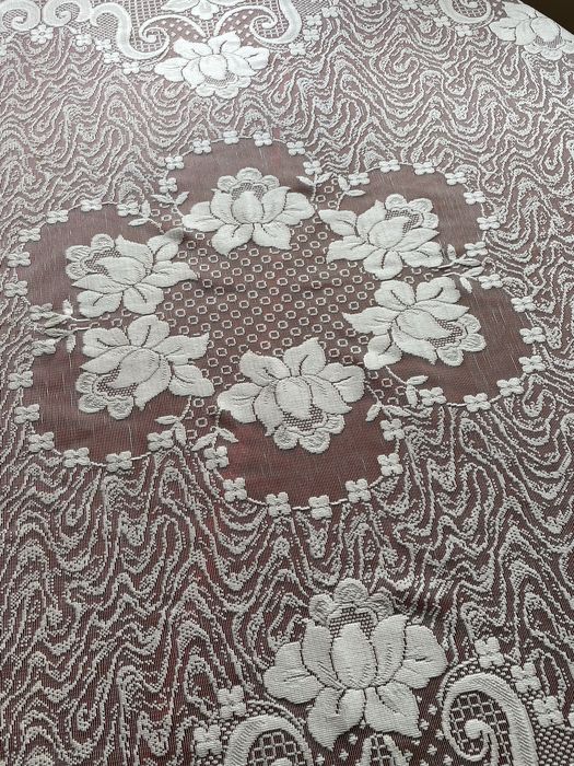 Дантелена покривка за маса