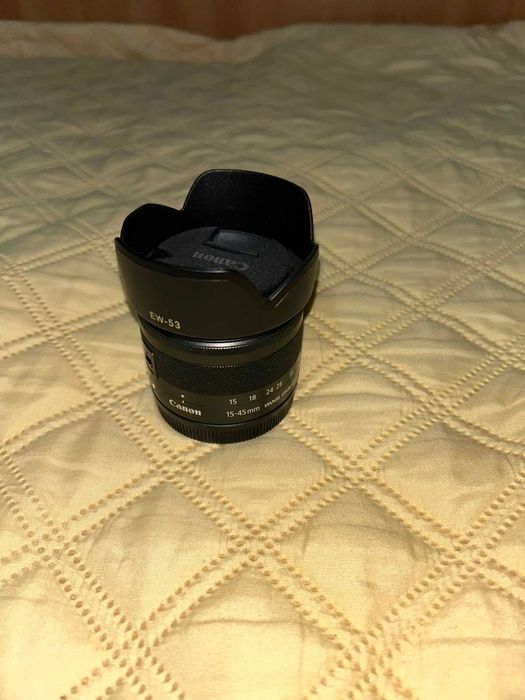 Kit Canon EOS M50 (Camera, Obiective, Flash) in Stare Perfecta