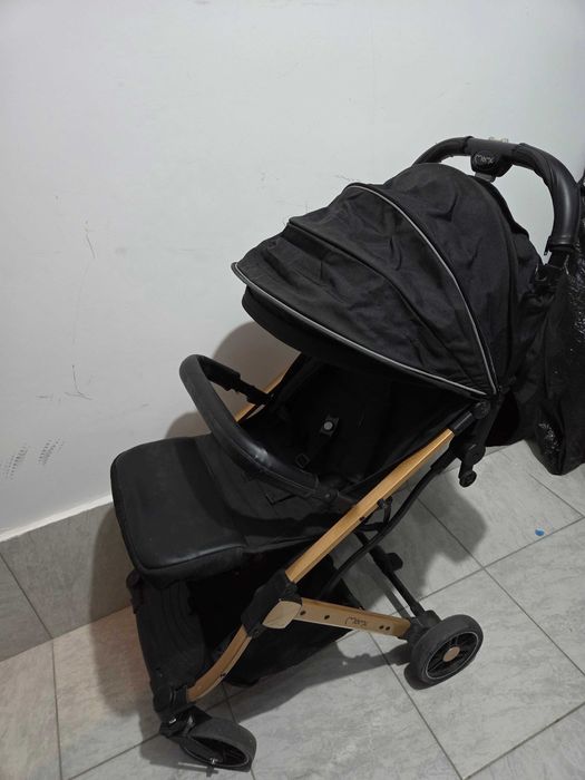 Set Scoica Joie, Carucior pliabil Momi, scaun masina mini + cadou