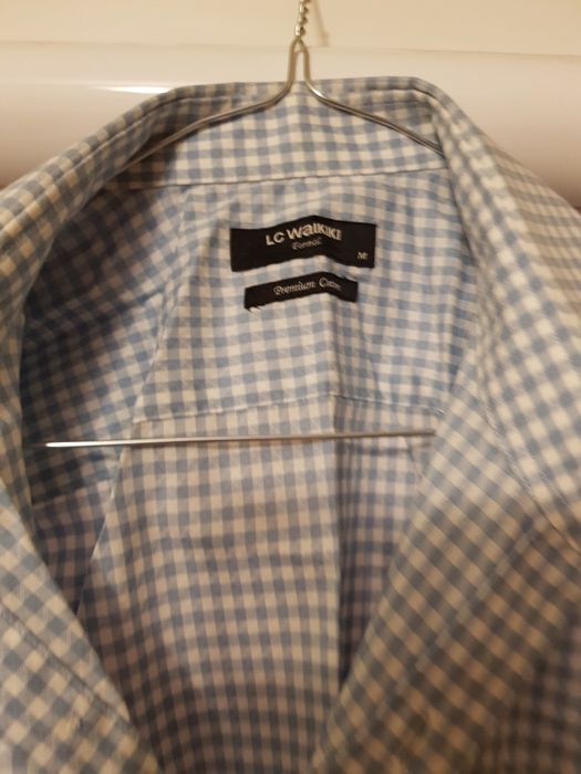 Cămăși de bărbat diferite mărimi noi cu mîneca lungă din bumbac.