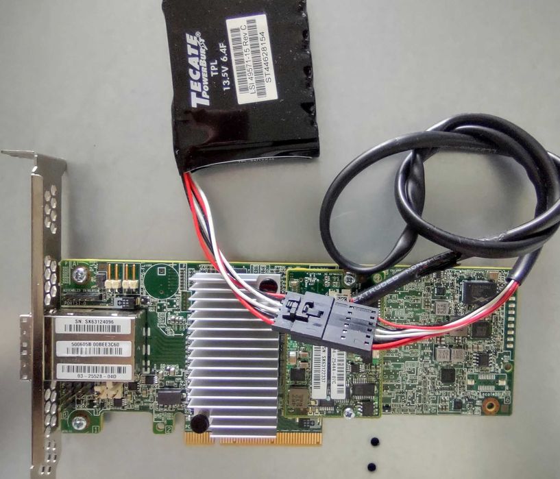 RAID Контролер IBM Lenovo M5225 2GB 12Gb/s ServeRAID 00AE939 9380-8e