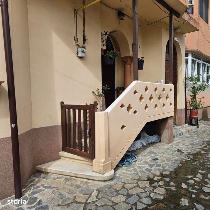 Parter 5camere in vila interbelica/curte/rezidential/comercial/renovat