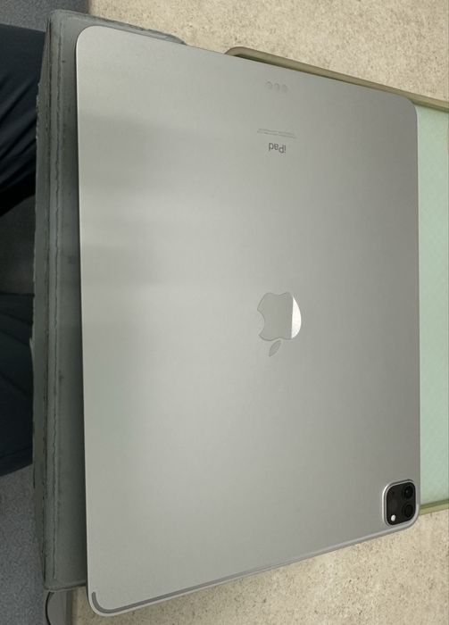 Продам iPad pro 12,9 М1 5 pokoleniya 256Gb WIFI