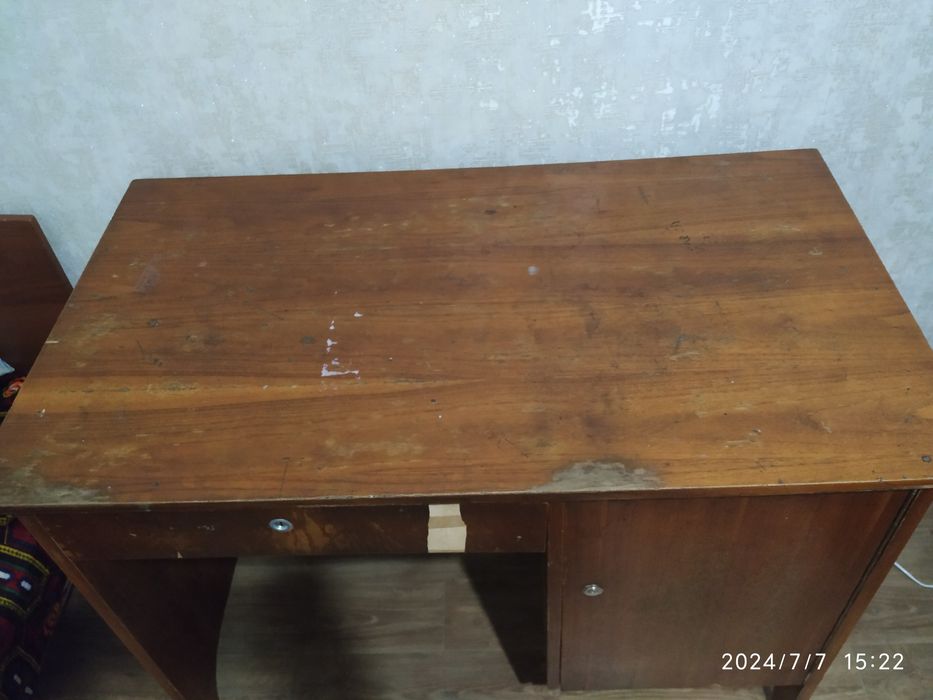Срочно! Продам стол письменный.