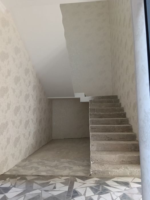 Назарбек харакат 3 сот. 7 комн . Новостройка .