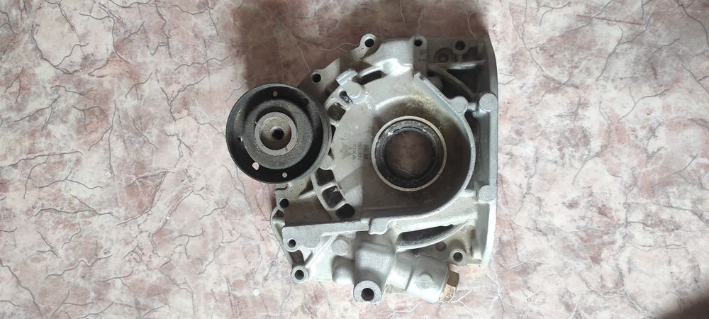 Насос  масляный Ауди