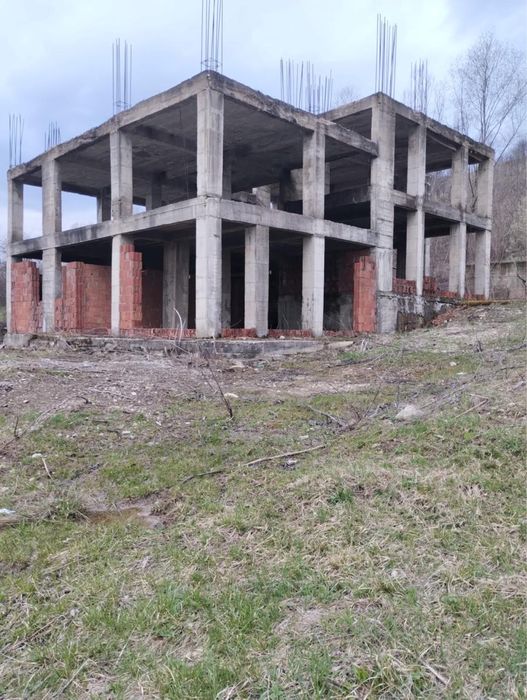 Teren 5.000 mp Fieni-Buciumeni | Fundație inclusă | Ideal Pensiune/Casă