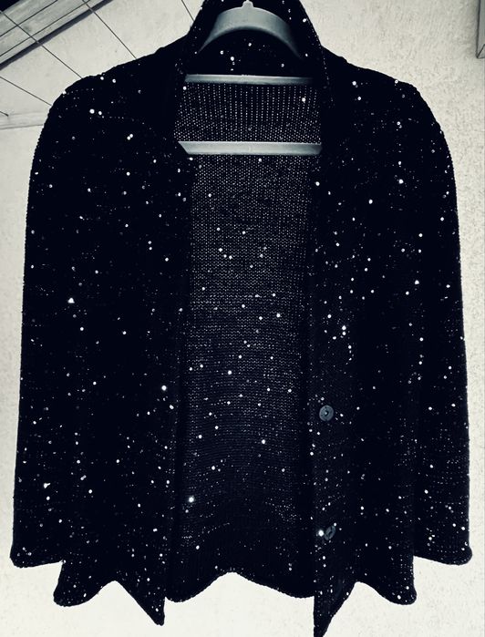 Модна къща MaxMara Weekend черна жилетка с пайети