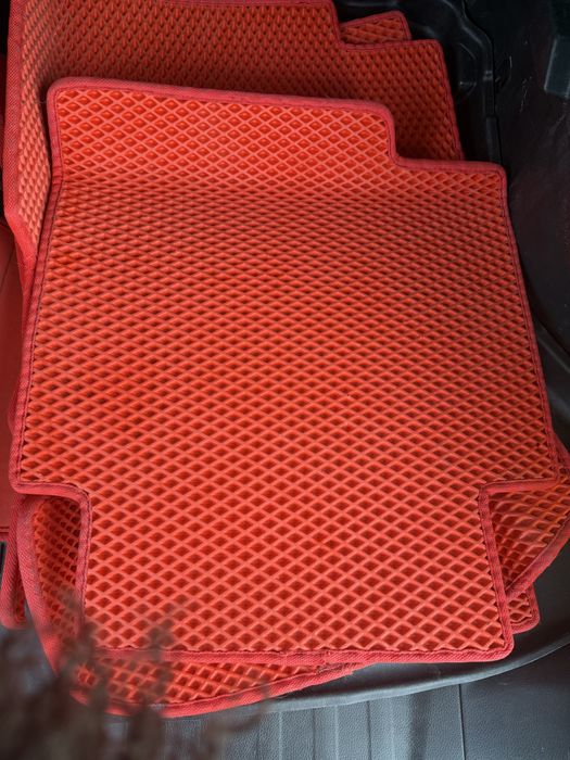 Продам коврики на авто