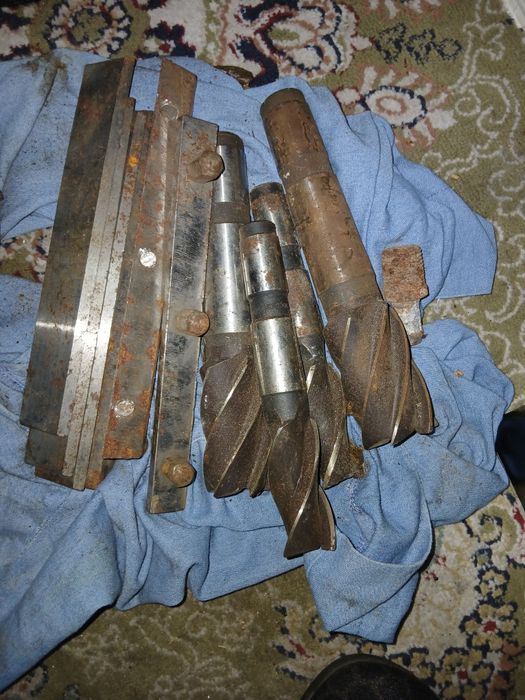 Продам фрезы и комплектующие. Сверла.