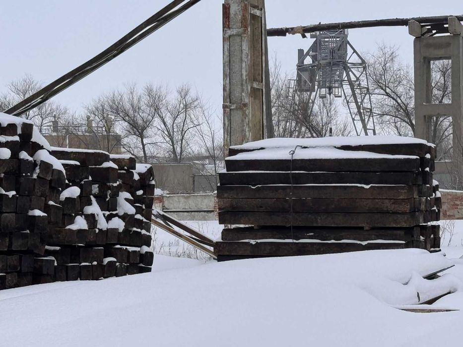 Шпала деревянная