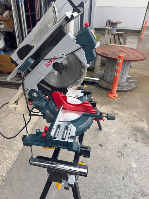 Комбиниран циркуляр Bosch GTM 12 JL Professional с гаранция + маса