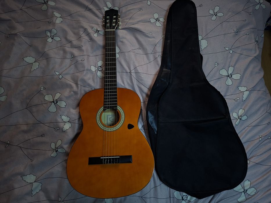 Marca: Valesca
Tipul instrumentului: Chitară clasică (Classic Guitar)