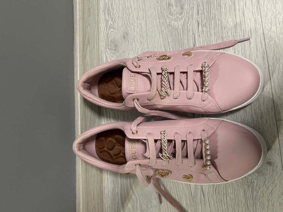 Маратонки на GUESS