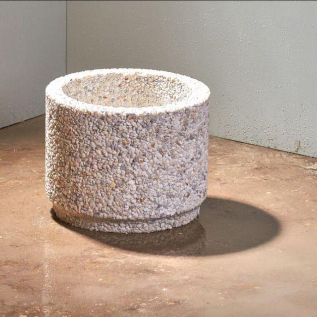 CONCRETE BEST  компания производит бетонные вазоны , Фантан