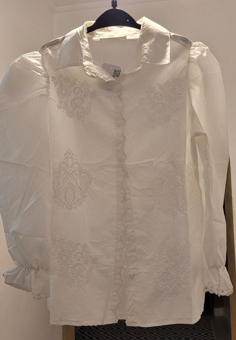 Camasa alba cu broderie