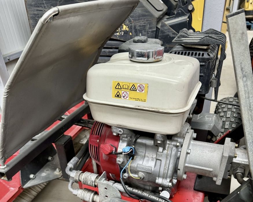 Masina de maturat santier/ stradala/ parcari/ spatii mari