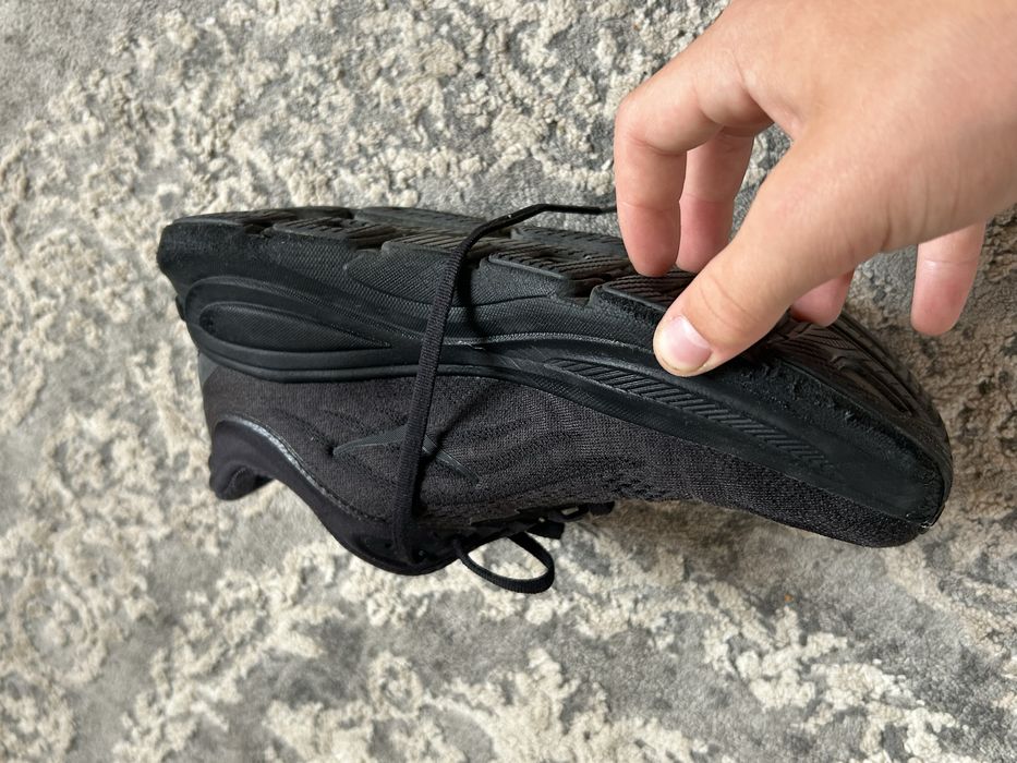 Hoka Bondi 9 - mărimea 40 EU - 300 lei.