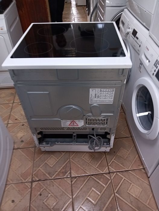 Свободно стояща печка с керамичен плот Бош Bosch 2 години Гаранция!