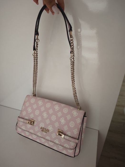 Чанта GUESS Loralee с лого