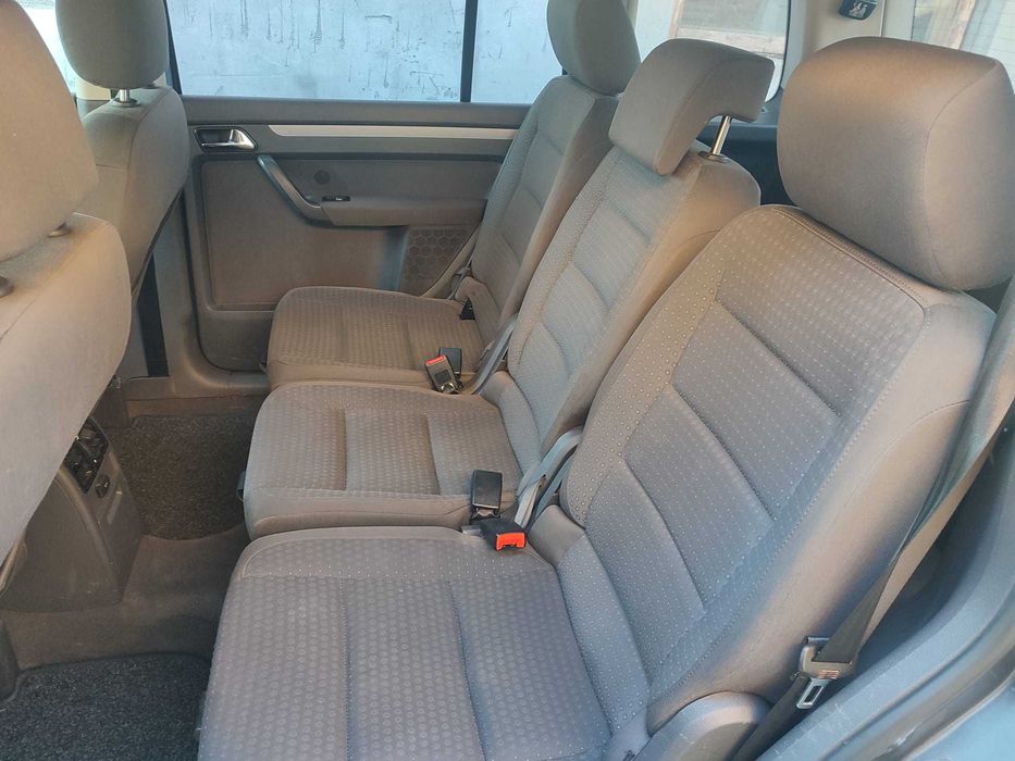 VW Touran 7 Locuri 2.0 140 cai