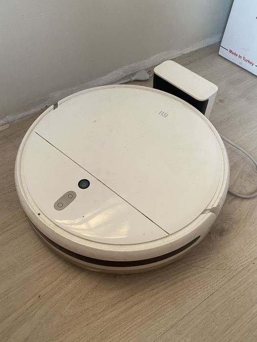 Роботпылесос работающий