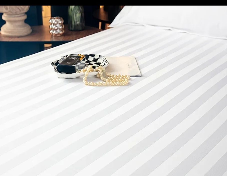 Lenjerie de pat albă 3 piese – bumbac egiptean, cearceaf cu elastic.