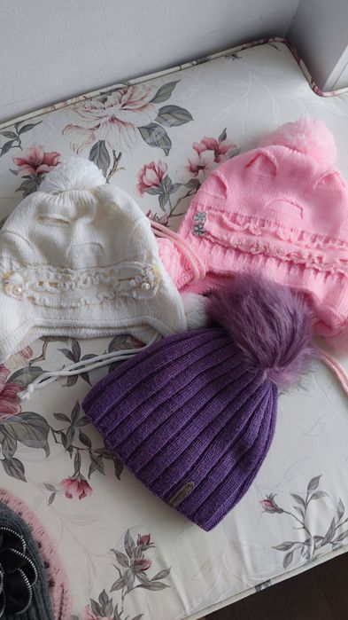 Шапки теплые, ушки , разное