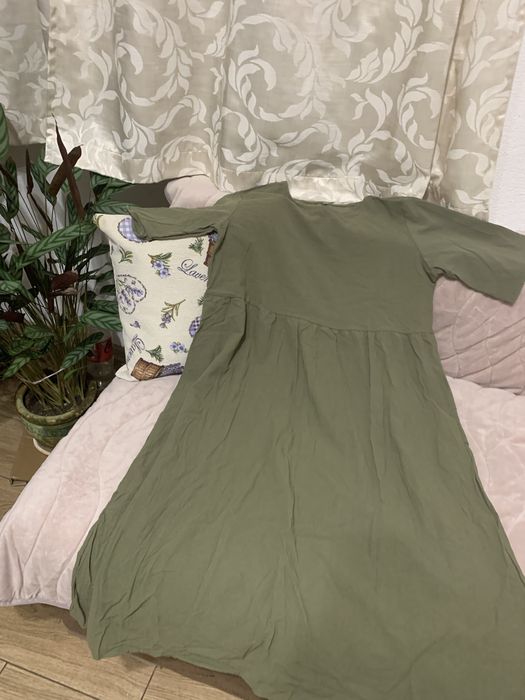 Маслинена лятна рокля,с висока талия, широка надолу,странични джобове.