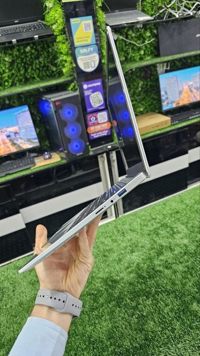 Intel Notebook xali salafani shilinmagan yangi xolatda suvtekin narxda