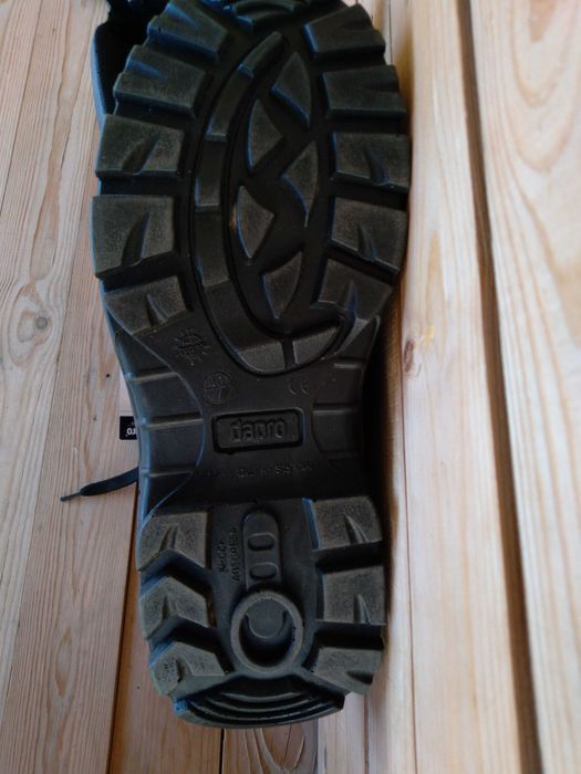 Продам новые кожаные ботинки DAPRO