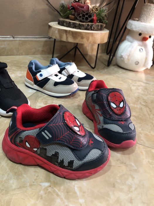 Детски маратонки различни видове