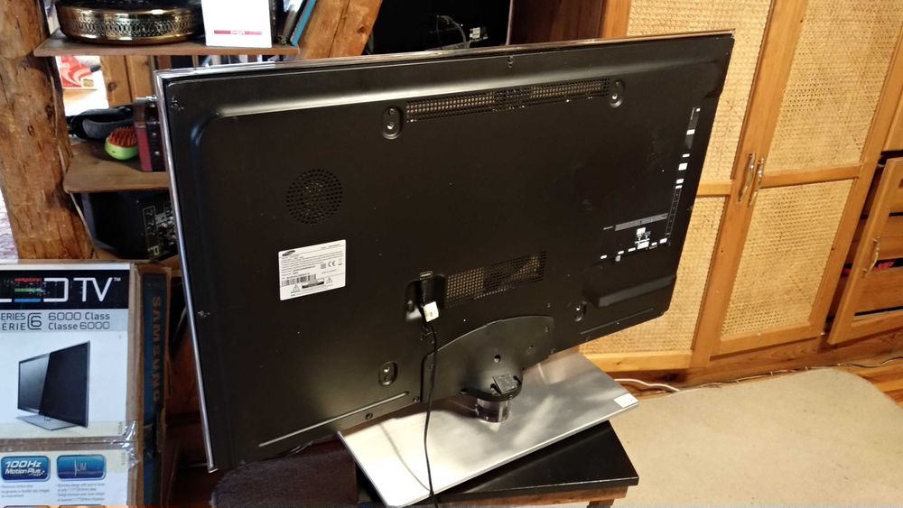 LED Телевизор Samsung UE40C6000RW FullHD - за поправка или за части