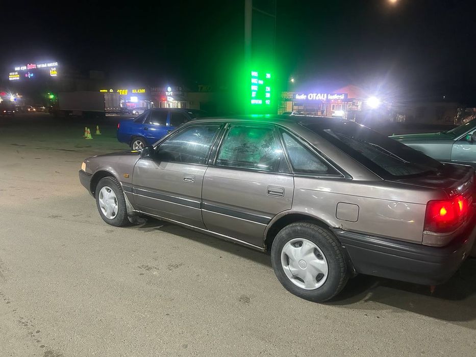 Mazda 626 на полном ходу