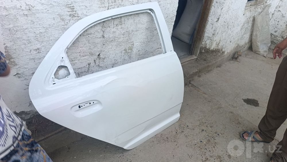 Cobalt pasajir tomon old va orqa eshiklar